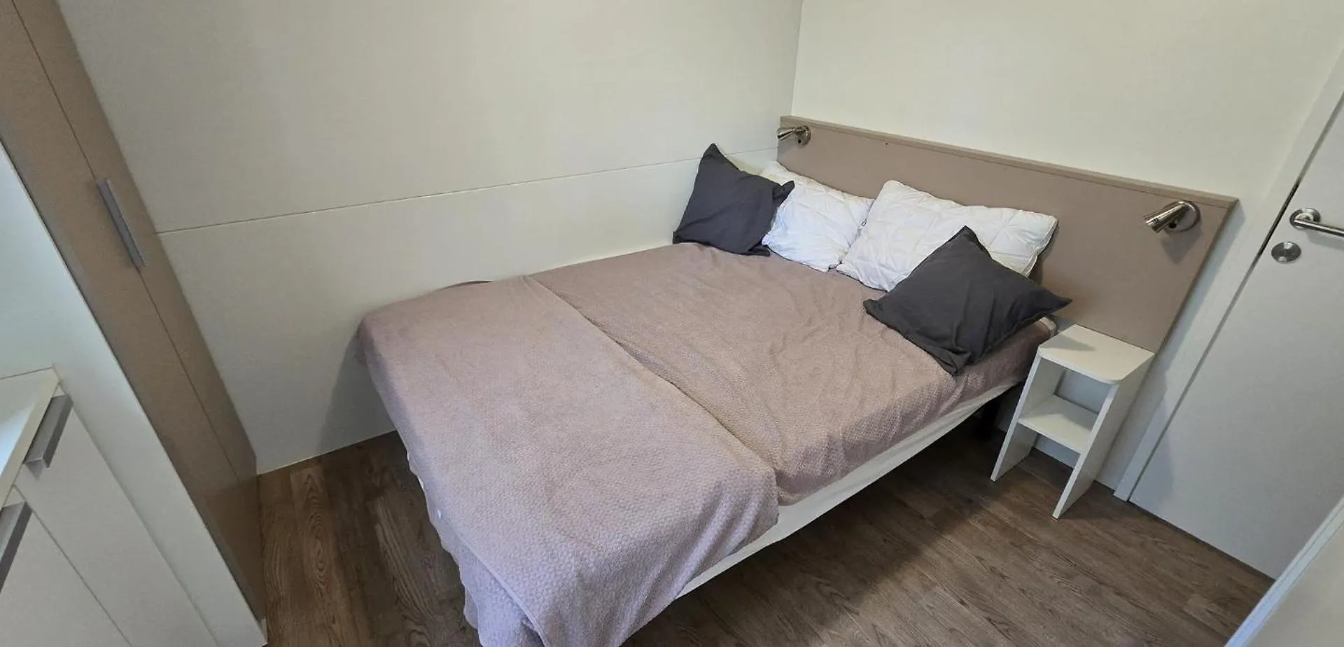Vomer Beachside Unit Kamp Pakostane